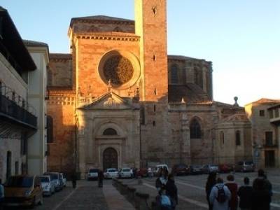 Catedral de Sigüenza; excursiones viajes; senderismo sierra norte madrid